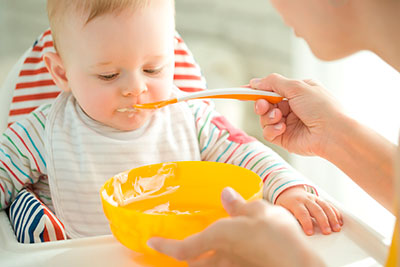 Bebé comiendo